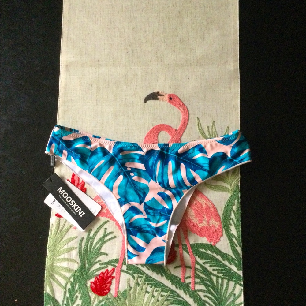 🆕 Sexy Cheeky Bikini Bottom 🌴🌸🐬